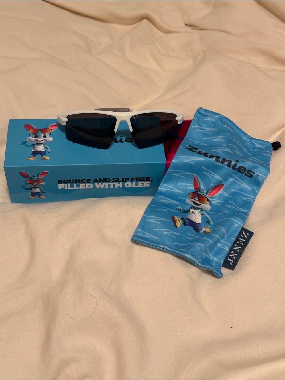 Zunnies White Frame Polarized Sunglasses with Blue Pouch